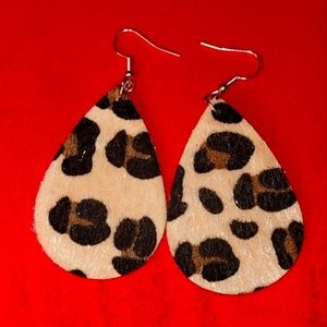 Leopard print teardrop style earrings NWT ✨️